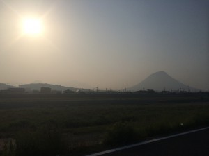朝陽の飯野山